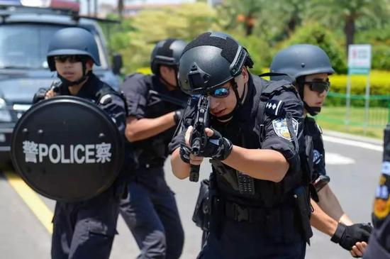 【police】男友力爆棚!最燃硬汉天团来袭!