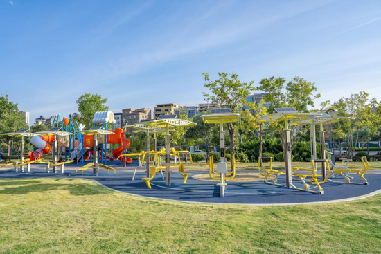 智慧体育公园,引入了"物联网 体育器材"维护管理系统和智能健身设施