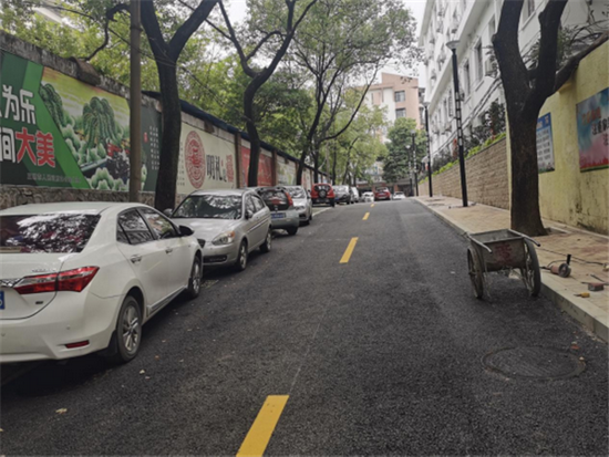 城管局开展背街小巷环境整治行动效果佳.三明市城市管理局 供图