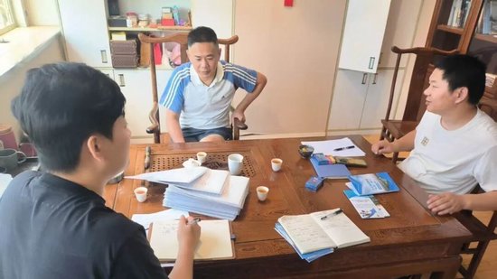 冻一年的账户解了，升级集团的路清了......这些事，我们都管到底