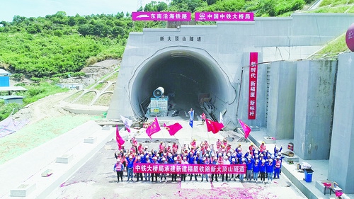 福厦高铁正线隧道全部贯通 时速350公里2023年开通 - Vimarsana News
