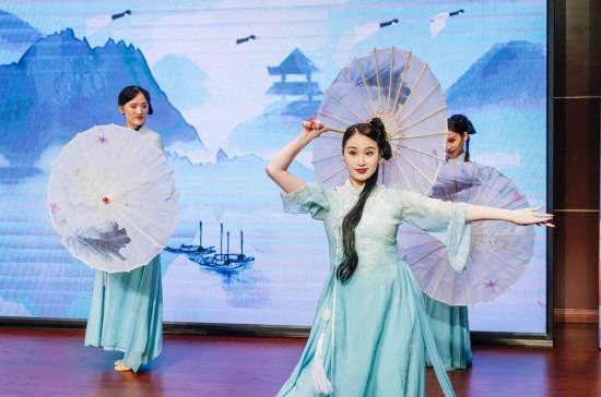 舞蹈表演《榕城雅韵》