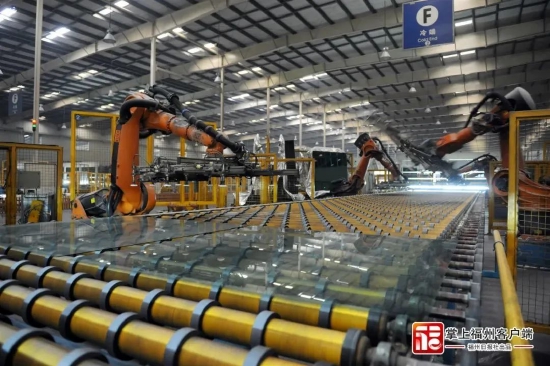福耀玻璃自动化生产线.池远 摄