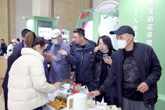 福州茉莉花茶展馆人潮涌动