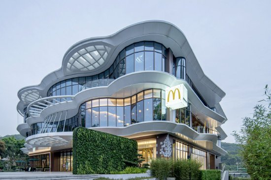 麦当劳中国首家光储一体“零碳餐厅”——广州麦当劳云山天地餐厅外观