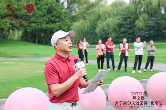 燕之屋副董事长、燕之屋高尔夫俱乐部主席郑文滨发表致辞