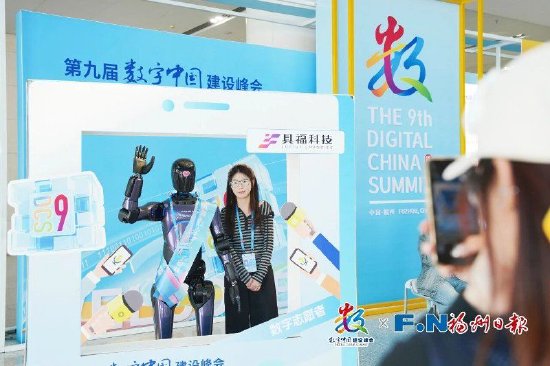 众多智能机器人将现身第九届数字中国建设峰会。包华 摄