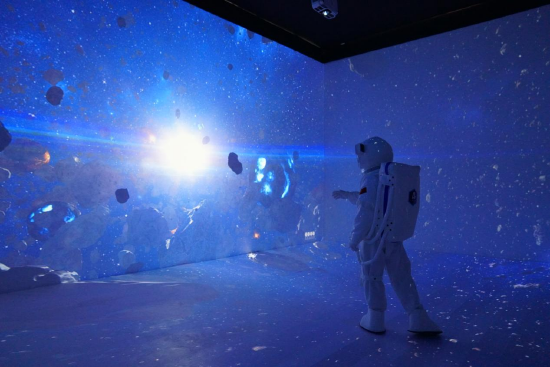 网龙360°数字艺术沉浸式光影体验空间展出多个国际沉浸光影大作,图中