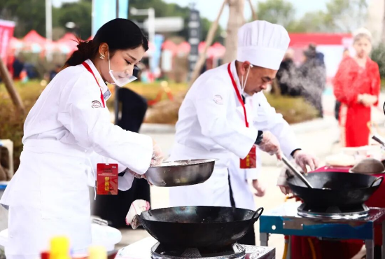 14支本土队伍展开激烈角逐。褚子强 摄