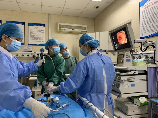 该院呼吸与危重症医学科杜艳萍主任医师、张孝斌副主任医师密切配合，帮助患者安全拔除气切管。