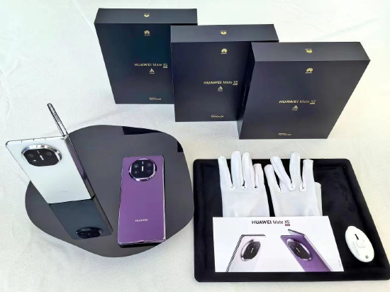 图 | 华为智能生活馆·福州东二泰禾取机仪式
