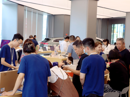 图 | 福建华为门店现场人气爆棚