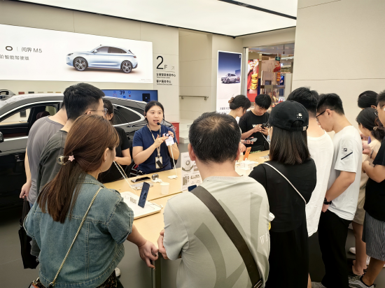 图 | 华为智能生活馆·泉州浦西万达广场现场人气爆棚