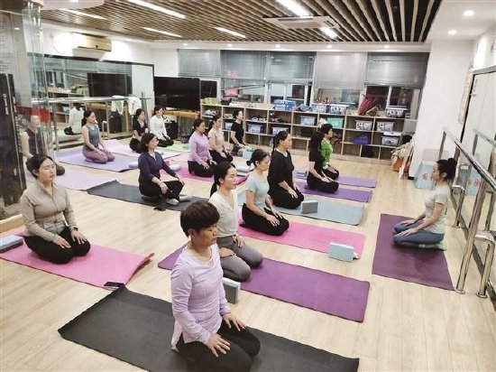 一堂爱心瑜伽课 一段温馨邻里情