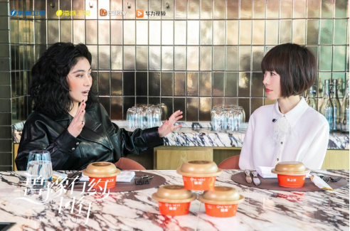 何超仪做客由燕之屋独家冠名的《鲁豫有约一日行》十二季