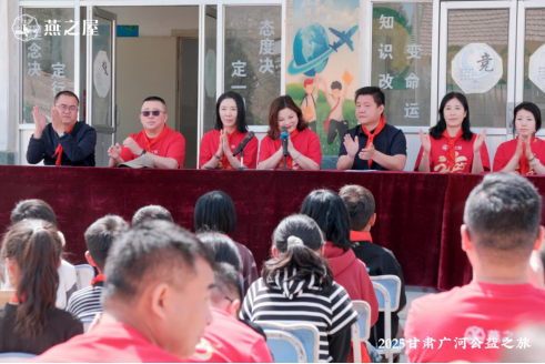 燕之屋副总经理、连锁事业部总经理翁惠贞发表致辞