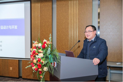 中国药科大学中药学院封亮教授发表专题报告