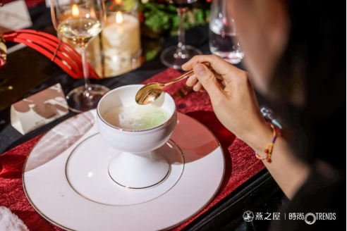 晚宴贵宾品鉴燕窝美馔