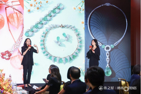 　　时尚传媒集团 Bazzar Jewlery执行出版人兼主编敬静与古董艺术珠宝藏家、LUEUR JEWELRY中国区负责人吴君