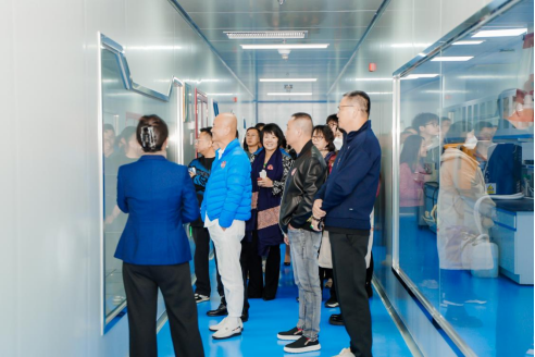 宝海船东财智沙龙第26季成员参观燕之屋燕窝智能工厂