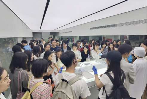 厦门大学会计学系参访学子亲手体验燕窝挑毛