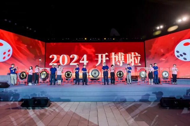 太震撼！1200架无人机点亮五缘湾！