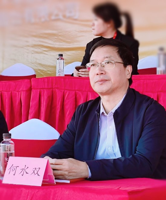 福建长富乳品有限公司总经理助理何水双出席2023年中国龙舟公开赛总决赛 “长富杯”南平市龙舟邀请赛