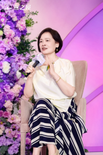 燕之屋品牌挚友、著名主持人李静，资深自然疗法治疗师、心理学家金韵蓉
