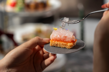 燕窝甜虾配薄脆