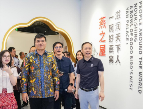 印度尼西亚检疫局局长一行莅临燕之屋燕窝智能工厂参观指导