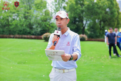 燕之屋（武汉）高尔夫俱乐部队长兼裁判长汤明清讲解赛事规则