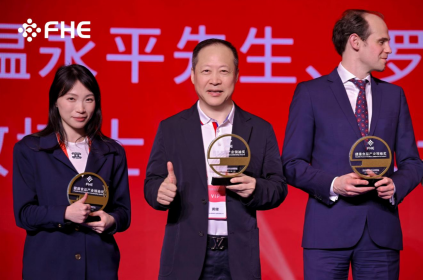 燕之屋创始人、董事长黄健获FHE2026“健康食品产业领袖奖”（中：燕之屋创始人、董事长黄健）