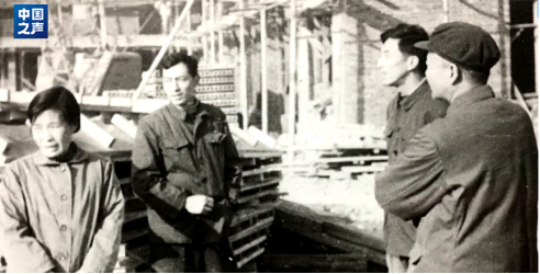 南京大学天文系重新组织了太阳塔研制小组,建设太阳塔时期留影。