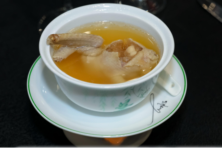 松茸鸽吞燕