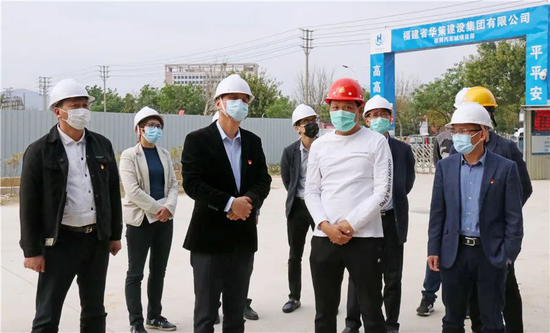 洛江区委书记洪飞跃带队检查安全生产和疫情防控工作