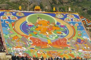 拉萨雪顿节哲蚌寺展巨幅佛像