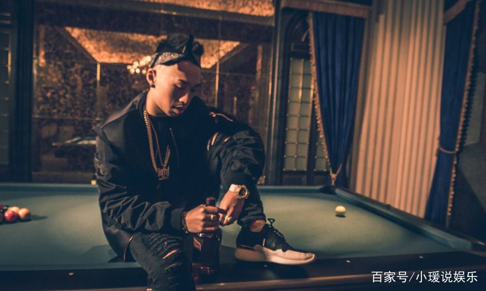 新说唱选手alrocco和超模女友分手,女方曾为其放弃维密舞台机会