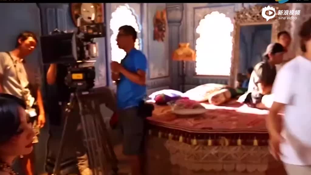 王宝强亲自领最令人失望导演奖 对观众说对不起