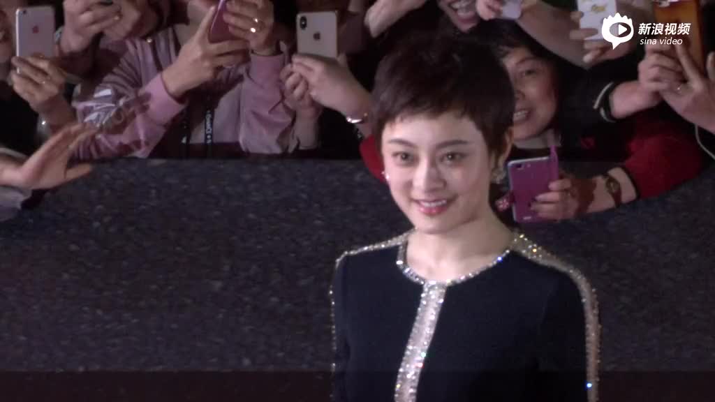 飞天奖红毯孙俪黑色礼服优雅亮相 纤细身材惹人妒