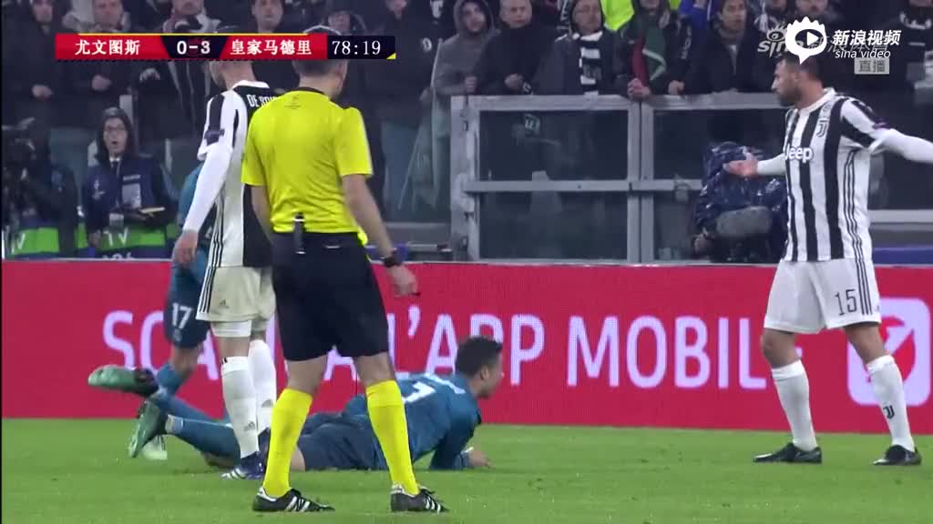 尤文球迷为C罗倒钩送上掌声