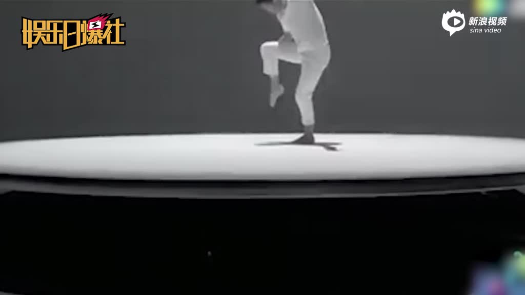 韩庚卢靖姗台下亲密 易烊千玺新发型亮相