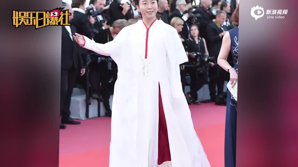 李玉刚回应戛纳蹭红毯质疑