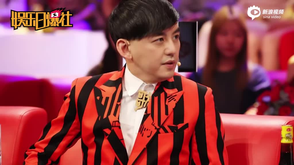 视频:黄子佼晒与何炅自拍照 表情搞怪默契十足