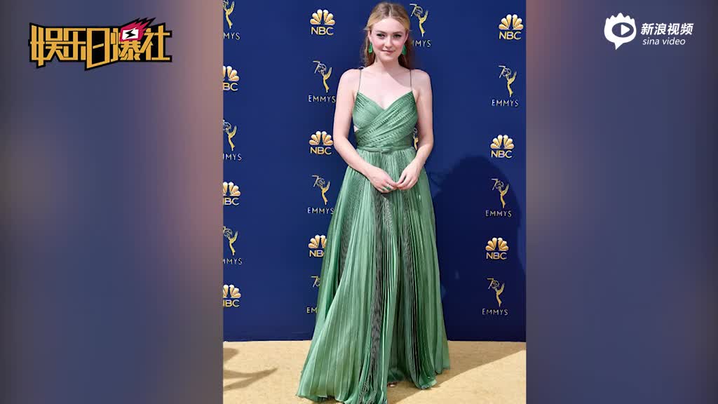 众星现身70届艾美奖红毯