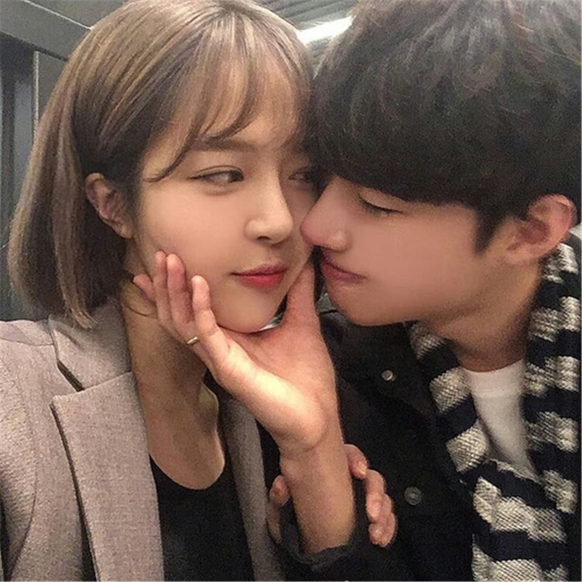 情侣照这样拍才好看!学会这5招,让别人都羡慕你们的甜蜜爱情