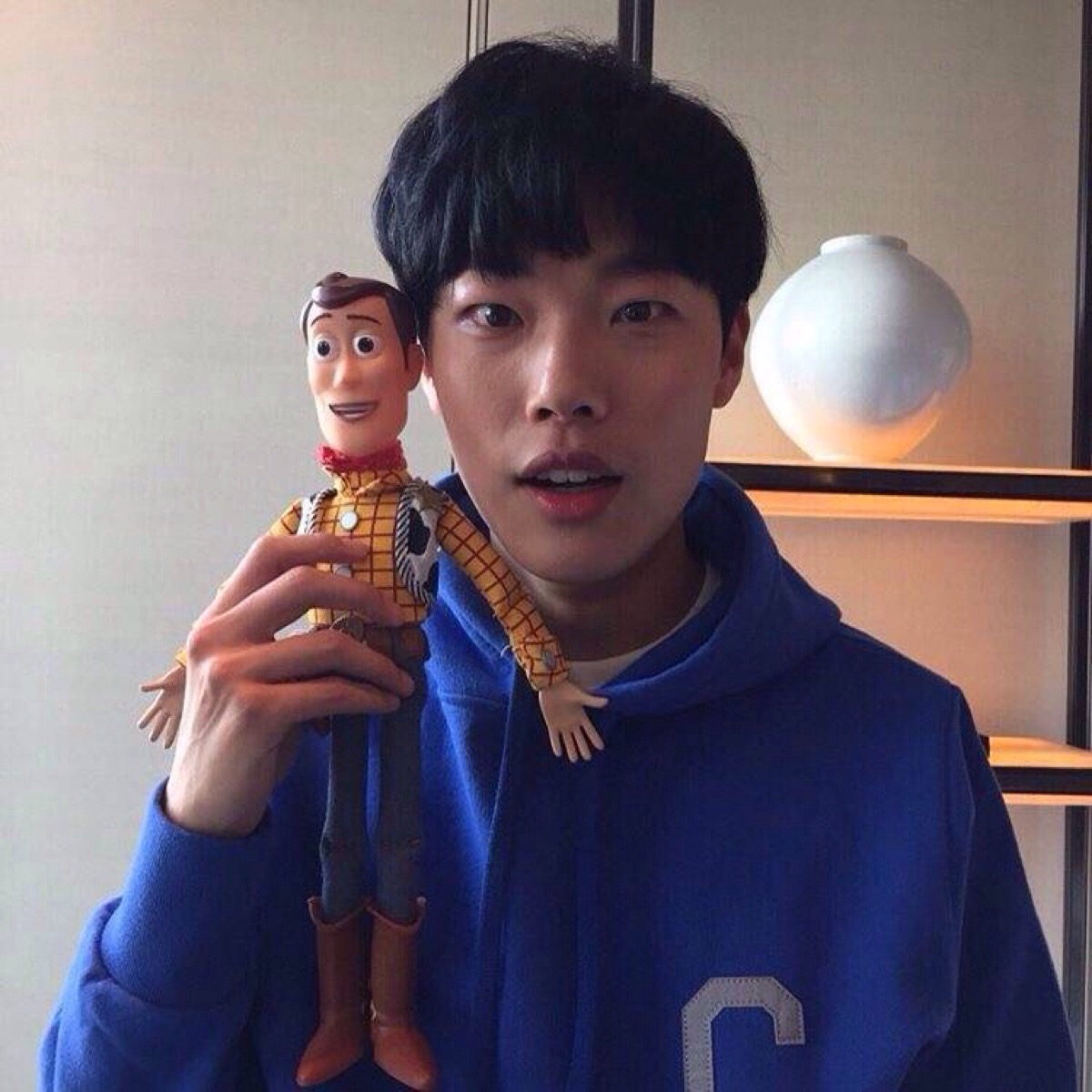 小编不得不放在第一位的柳俊烈,他是韩国艺人,曾出演过家庭伦理剧《请