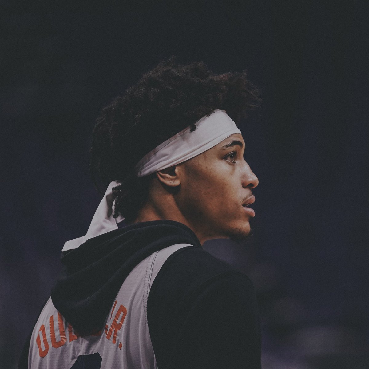 打几分太阳官方展示乌布雷的头巾造型