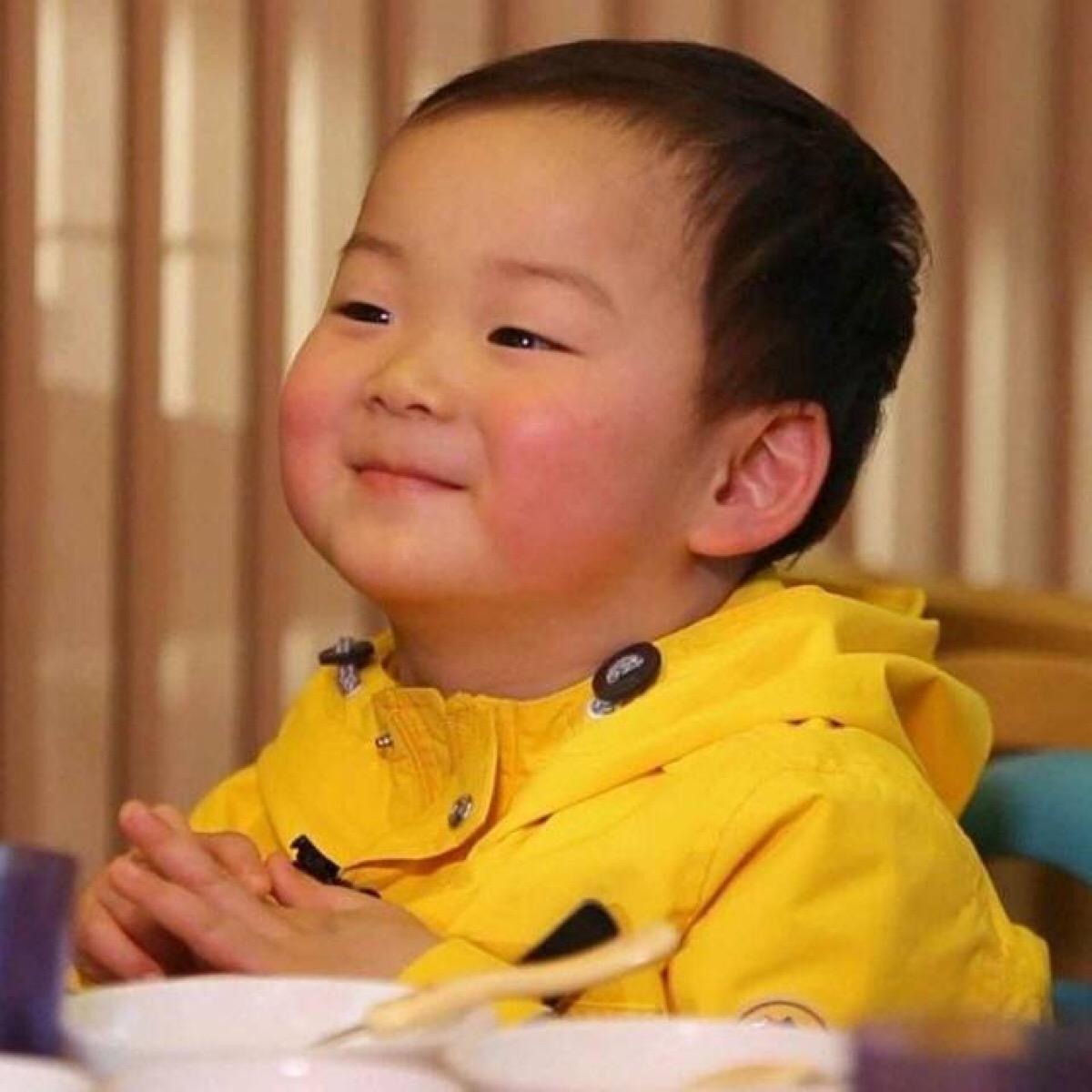 越南小男孩表情包图片