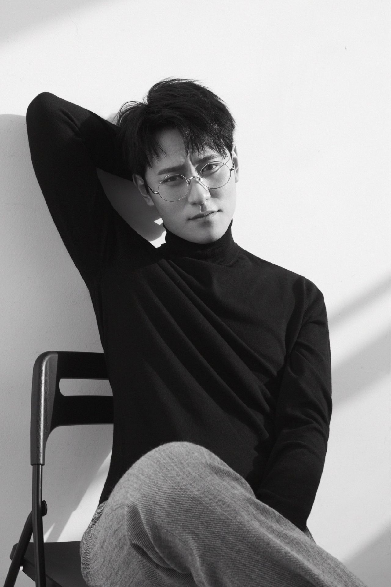 秦俊杰越发会穿了搭配眼镜特文艺网友90后男票标准