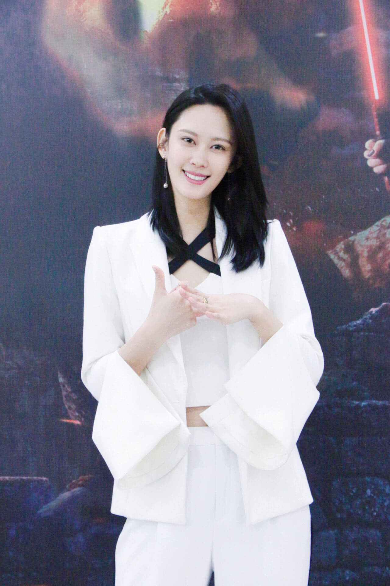 那广子《美丽战争》助力公益 首映礼受导演陈勋奇大力赞赏